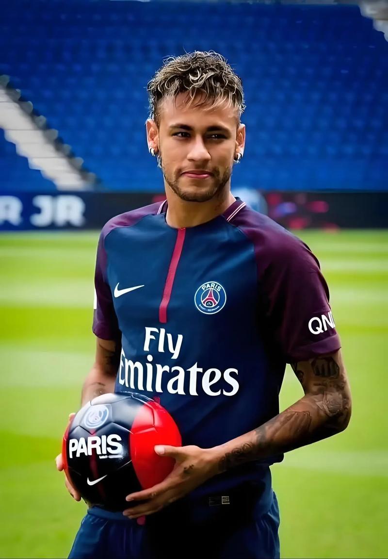 库里赛前训练身穿哈登10代球鞋