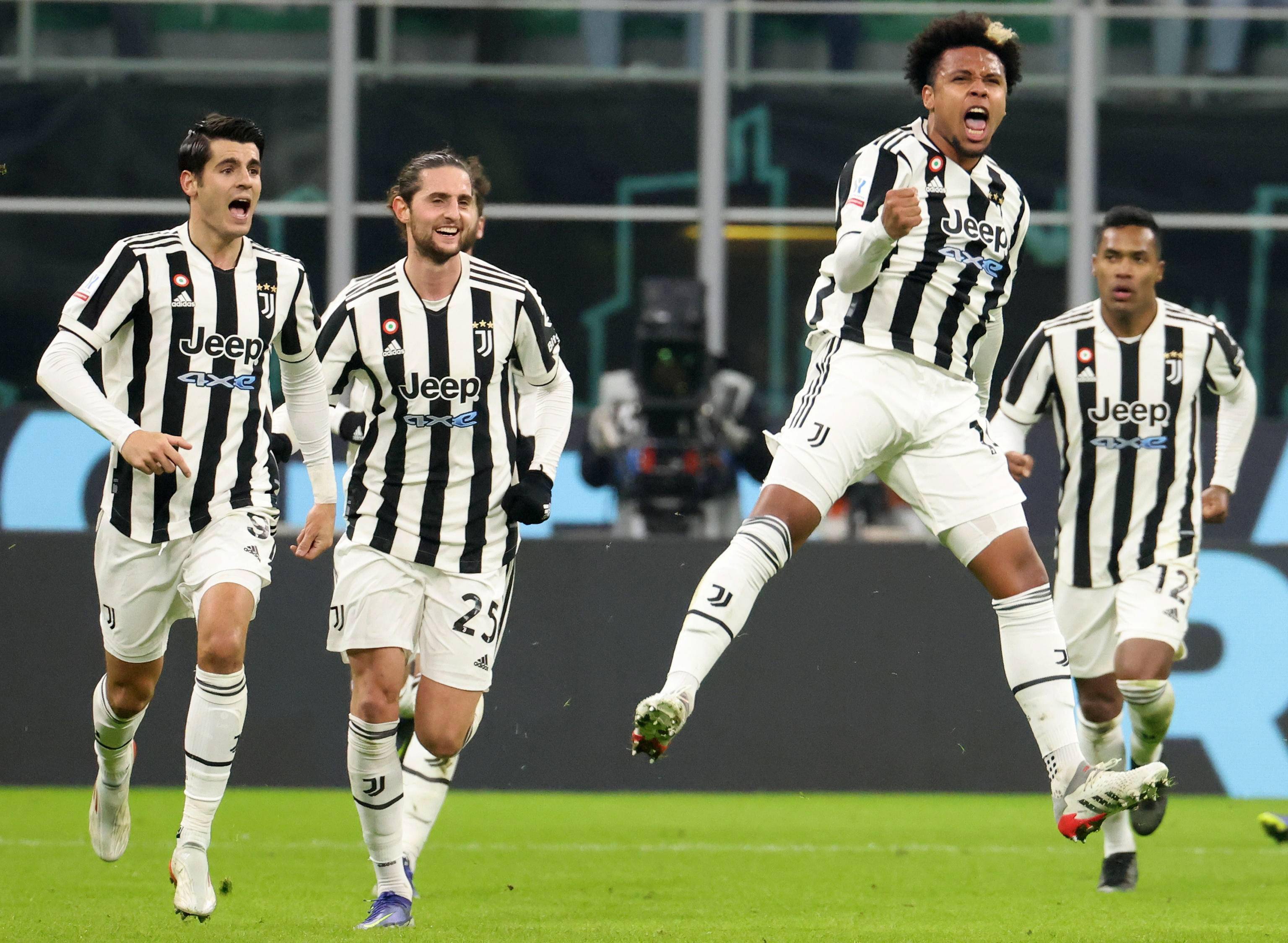 率领球队晋级亚洲杯正赛，新加坡临时主帅加文-李转正