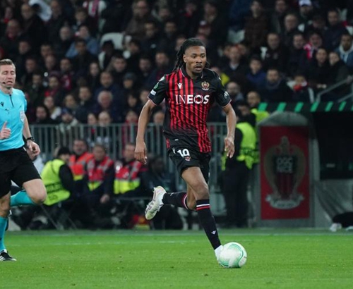 篮球勇士球星单场命中三分刷新纪录