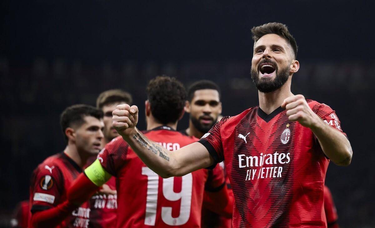 图片报：拜仁正在考察桑托斯19岁的巴西左后卫索萨