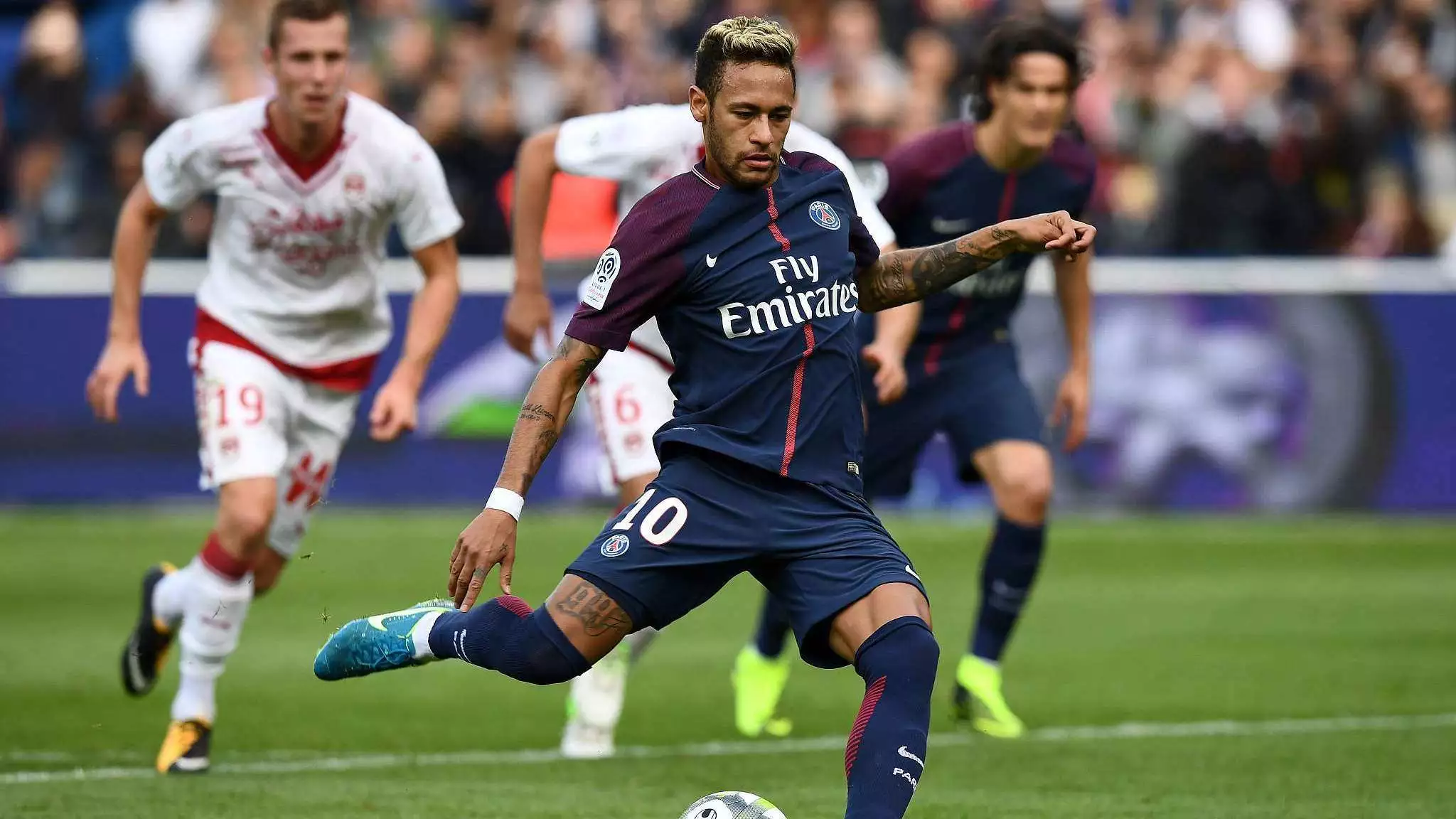 欧洲足球一夜疯狂：水晶宫绝杀，多特6轮不败，罗马爆冷