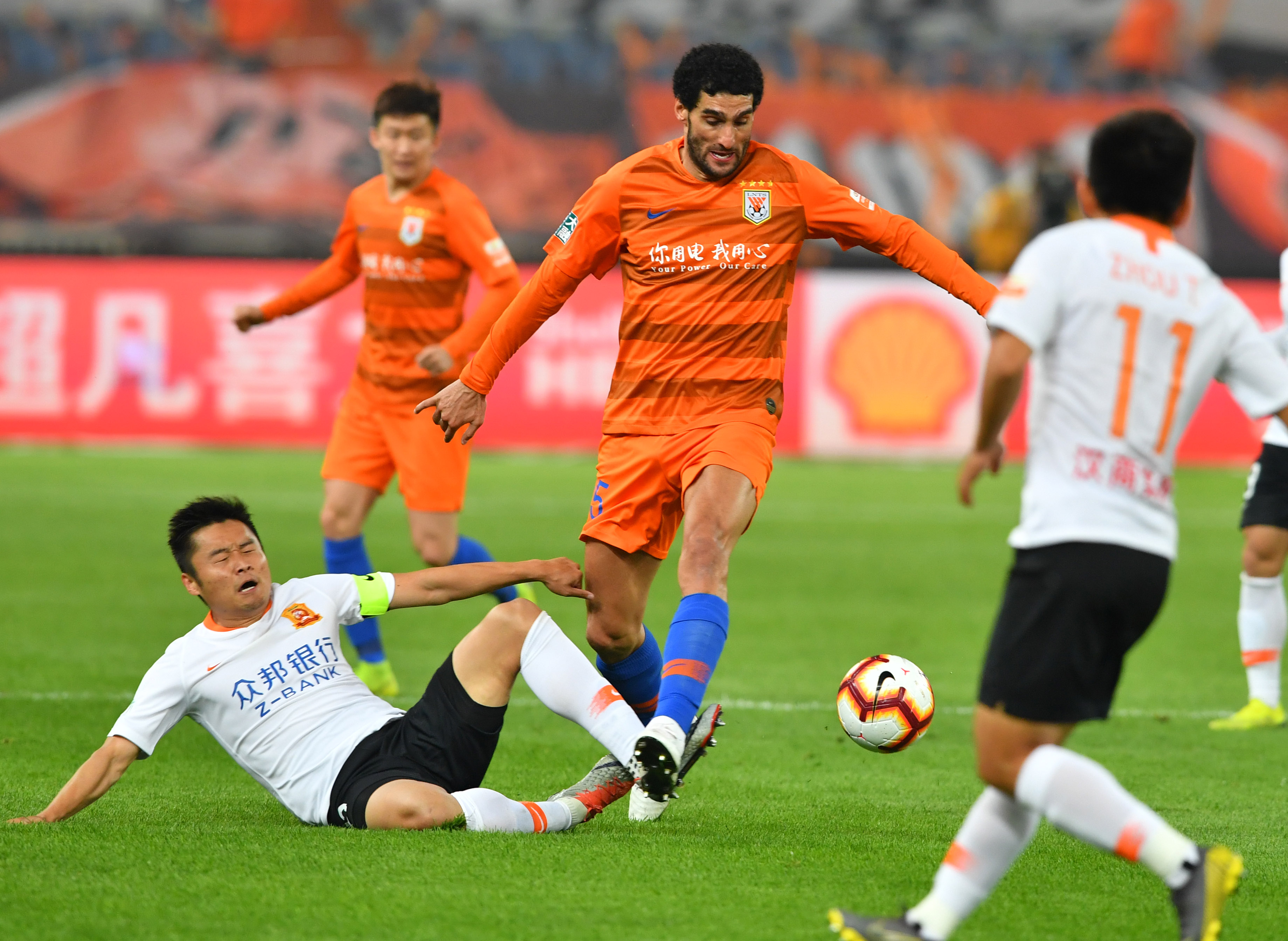 LPL英文流解说表示：只有LPL决赛不是3-0，真是太好了