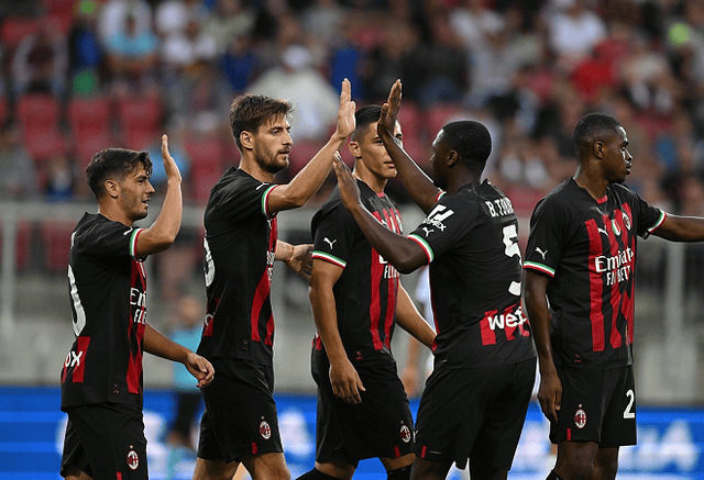 足球国足替补席贡献大，两人替补破门