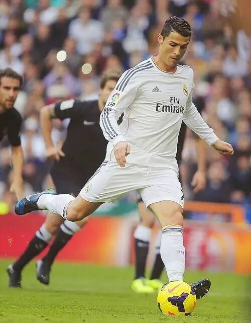 英媒：费迪南德称卢克-肖在曼联有重要地位，他需要证明自己