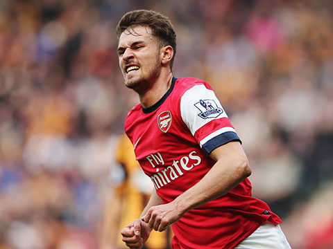 阿森纳客场2-1战胜阿斯顿维拉，维拉绝杀，阿森纳争冠形势艰难。